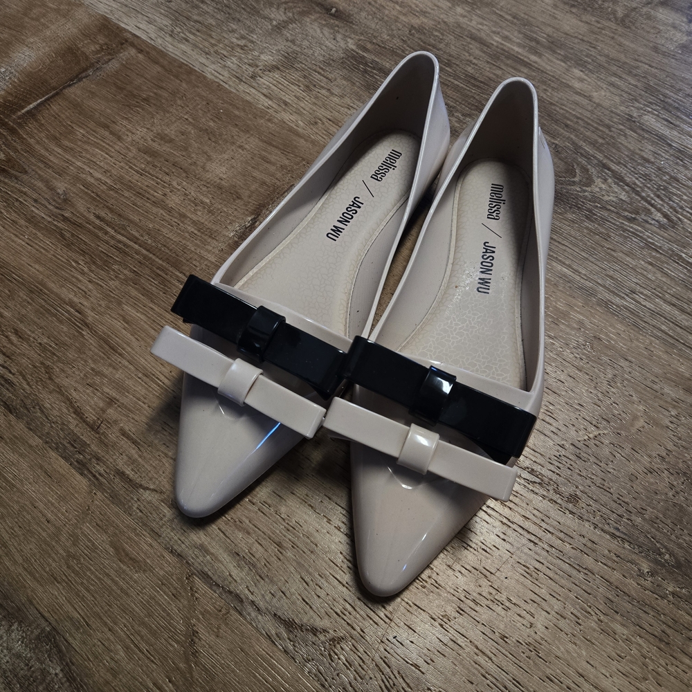 Melissa Jason Wu Elegant Cream and Black Flats Women's Size 5